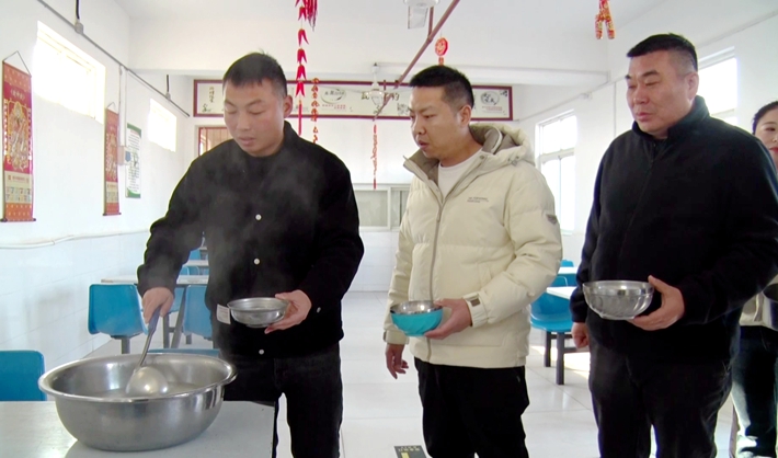 2025-2-10遂平：愛(ài)心企業(yè)為敬老院送湯圓.mp4_20250211_151110.845_副本.jpg